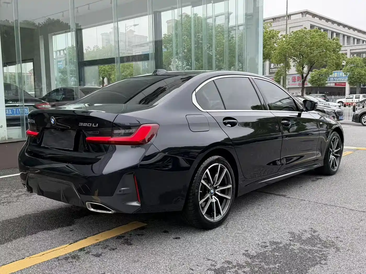 BMW 3 Series 2023 320Li M Sport Package фото 9