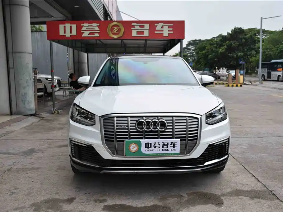 AUDI Q2L E TRON