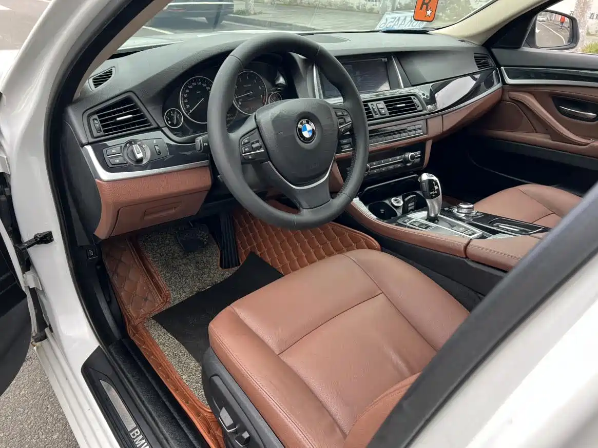 BMW 5 Series 2017 520Li Classic Edition фото 5