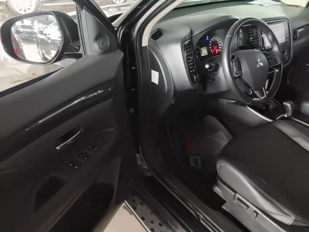Mitsubishi Outlander 2017 2018 2.0L 2WD Glory Edition 5-seater