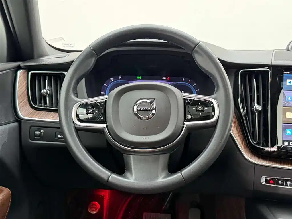 Фото 26 - Volvo XC60
