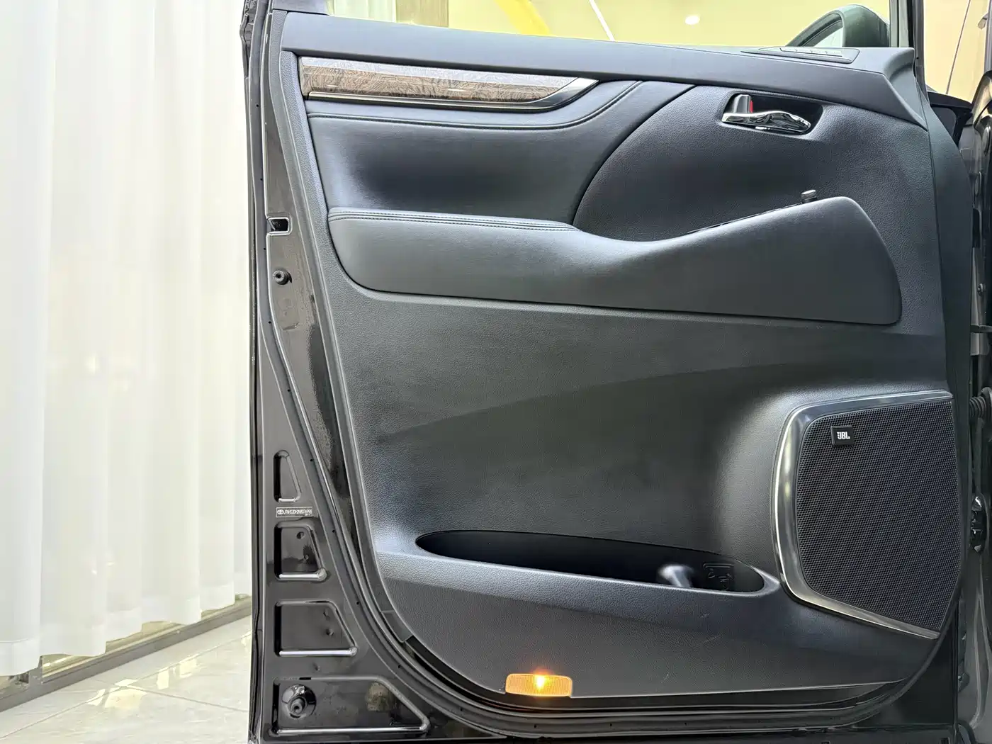 Toyota Vellfire 2023 Crown Hybrid 2.5L HV Premium фото 3