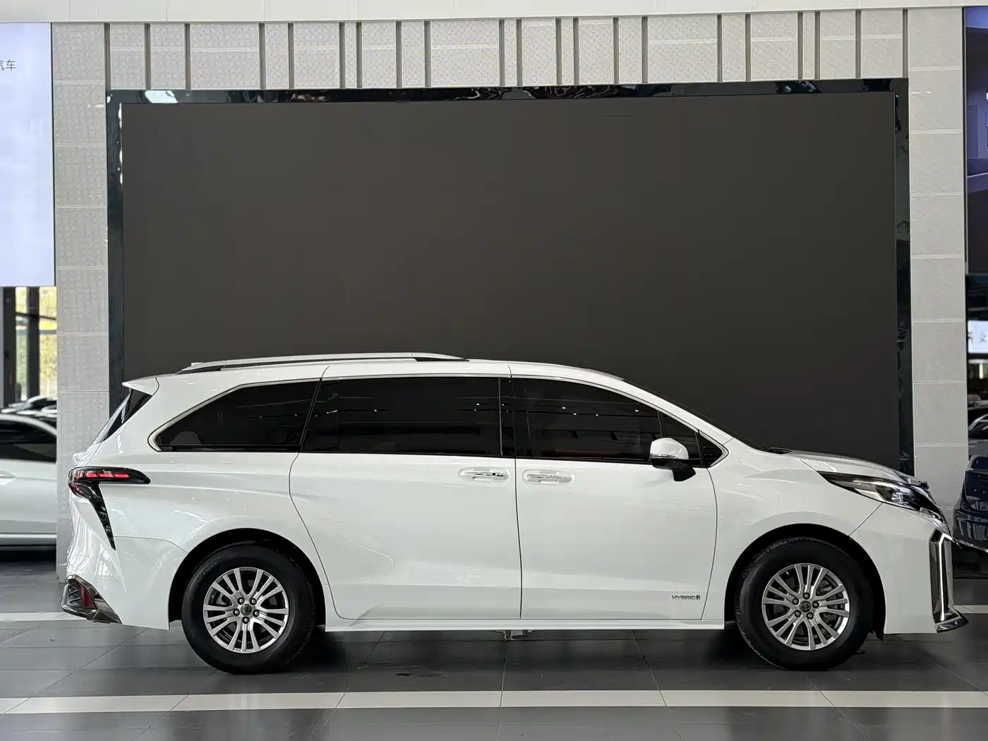 Toyota Sienna 2021 2.5L Hybrid Comfort Edition фото 3