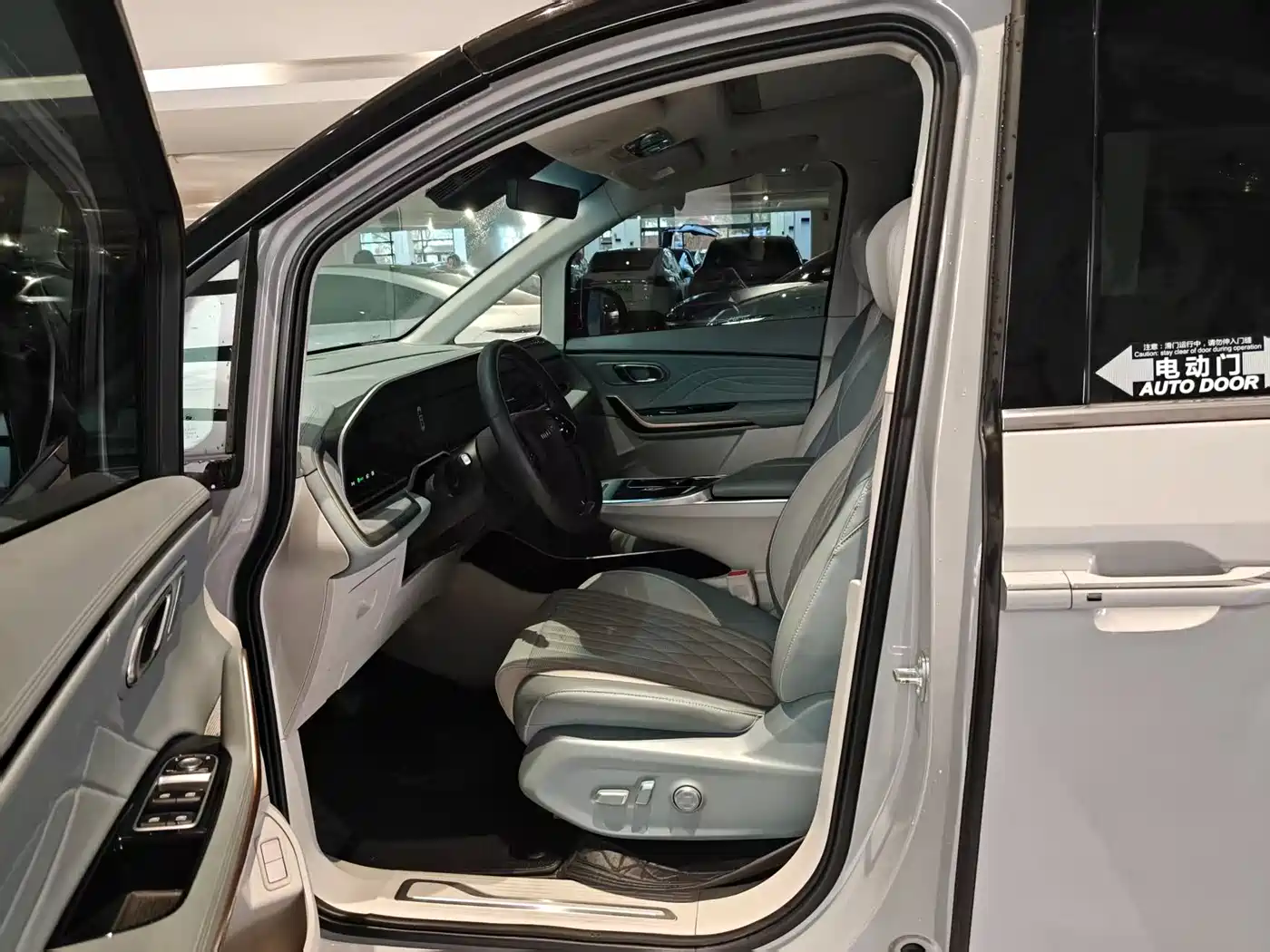 SAIC MAXUS EVERYONE 9