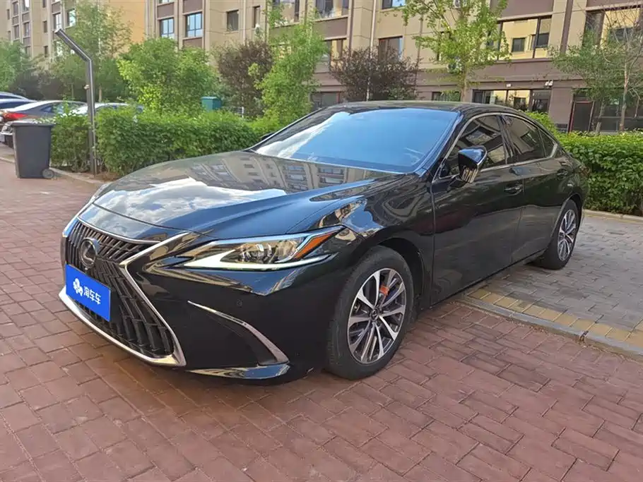 Lexus ES 2022 300h Excellence Edition