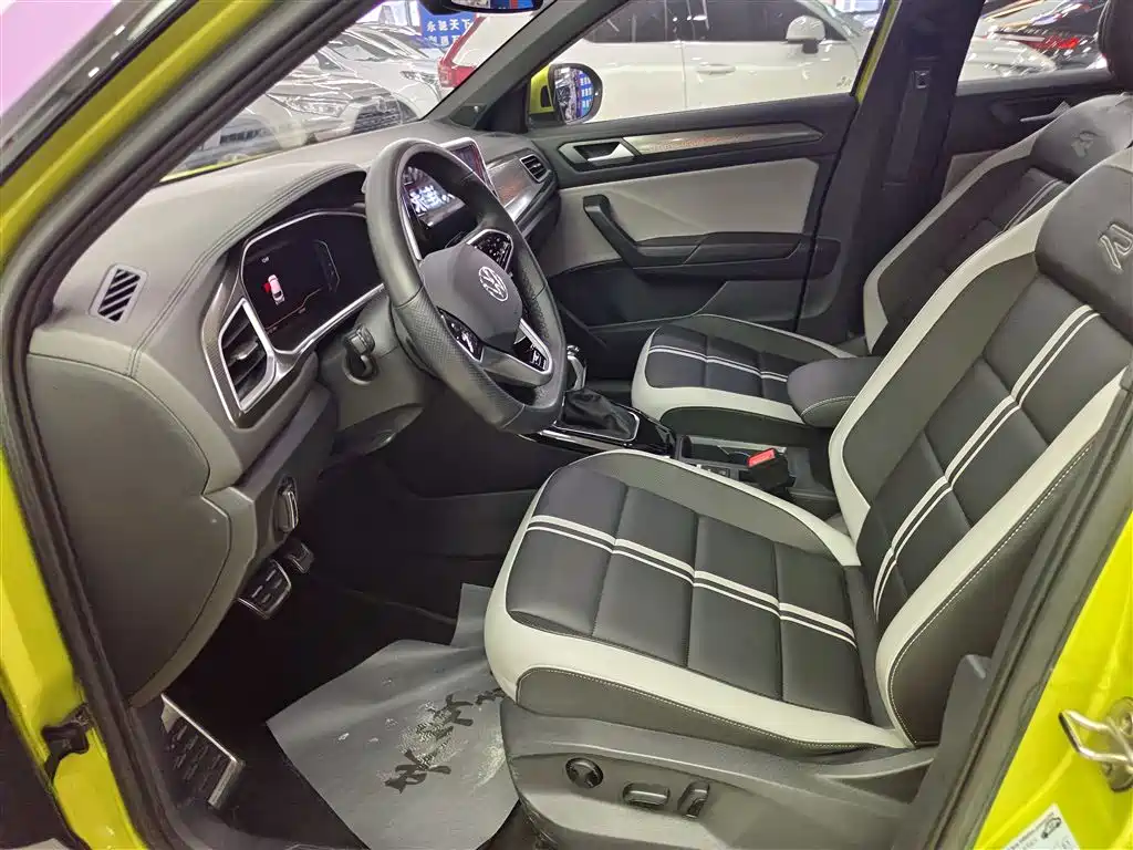 VOLKSWAGEN T-ROC EXPLORING SONGS