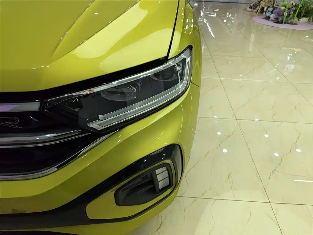VOLKSWAGEN T-ROC EXPLORING SONGS