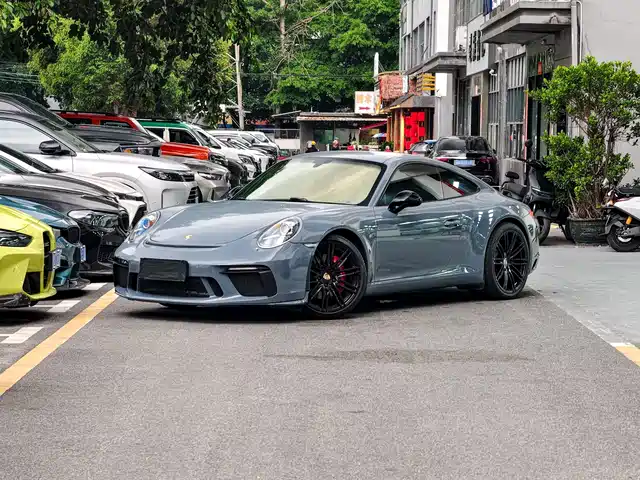 PORSCHE 911