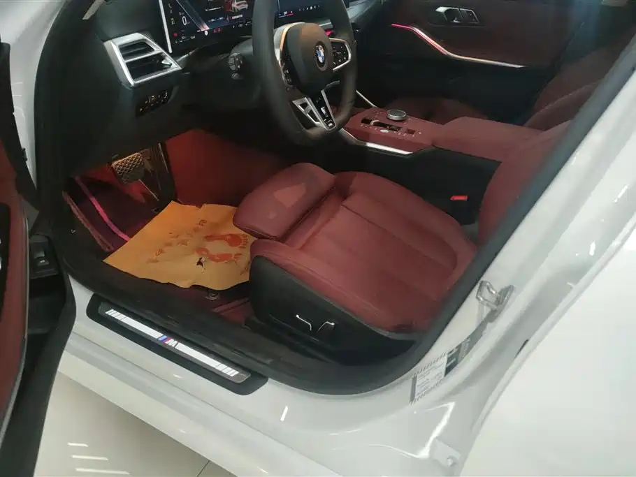 BMW 3 Series 2025 330Li Premium M Sport Night Edition фото 9