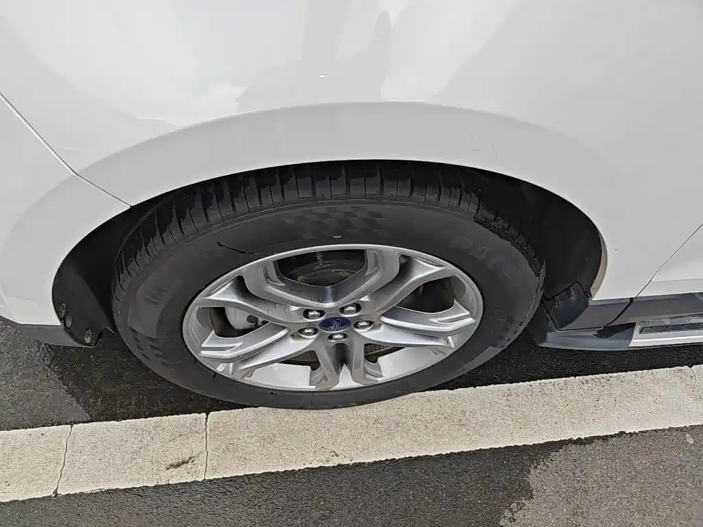 Фото 23 - Ford Edge
