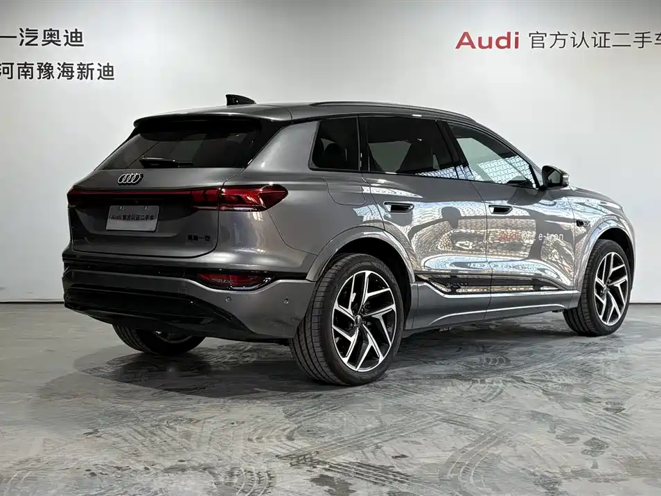 AUDI Q6L E TRON