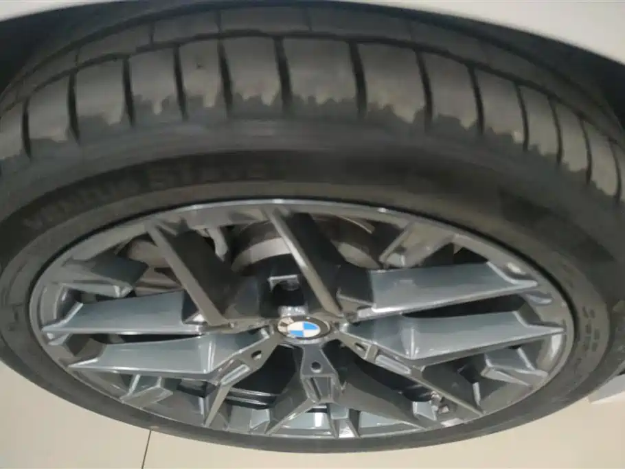 BMW 3 Series 2025 330Li Premium M Sport Night Edition фото 6