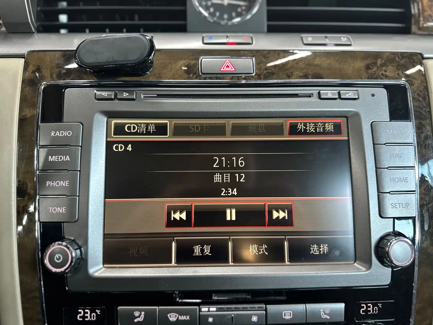 Volkswagen Phaeton 2012 3.6L Premium Custom фото 11