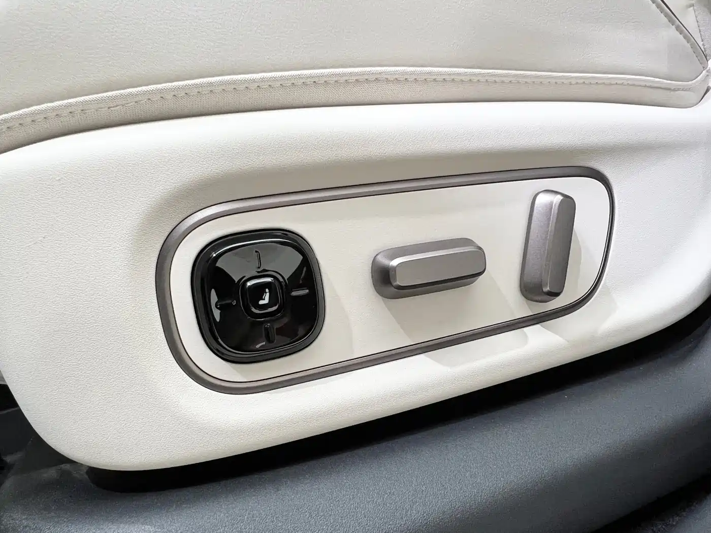 Фото 20 - Li Auto i6