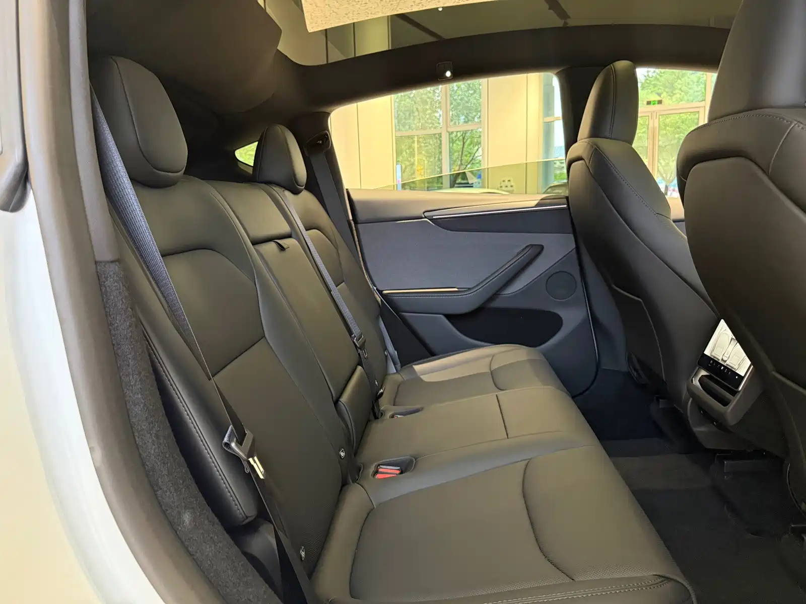Photo 11 - Tesla Model Y