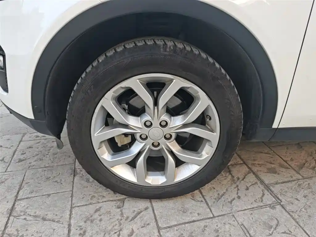 Land Rover Discovery Sport 2018 240PS HSE Edition фото 23