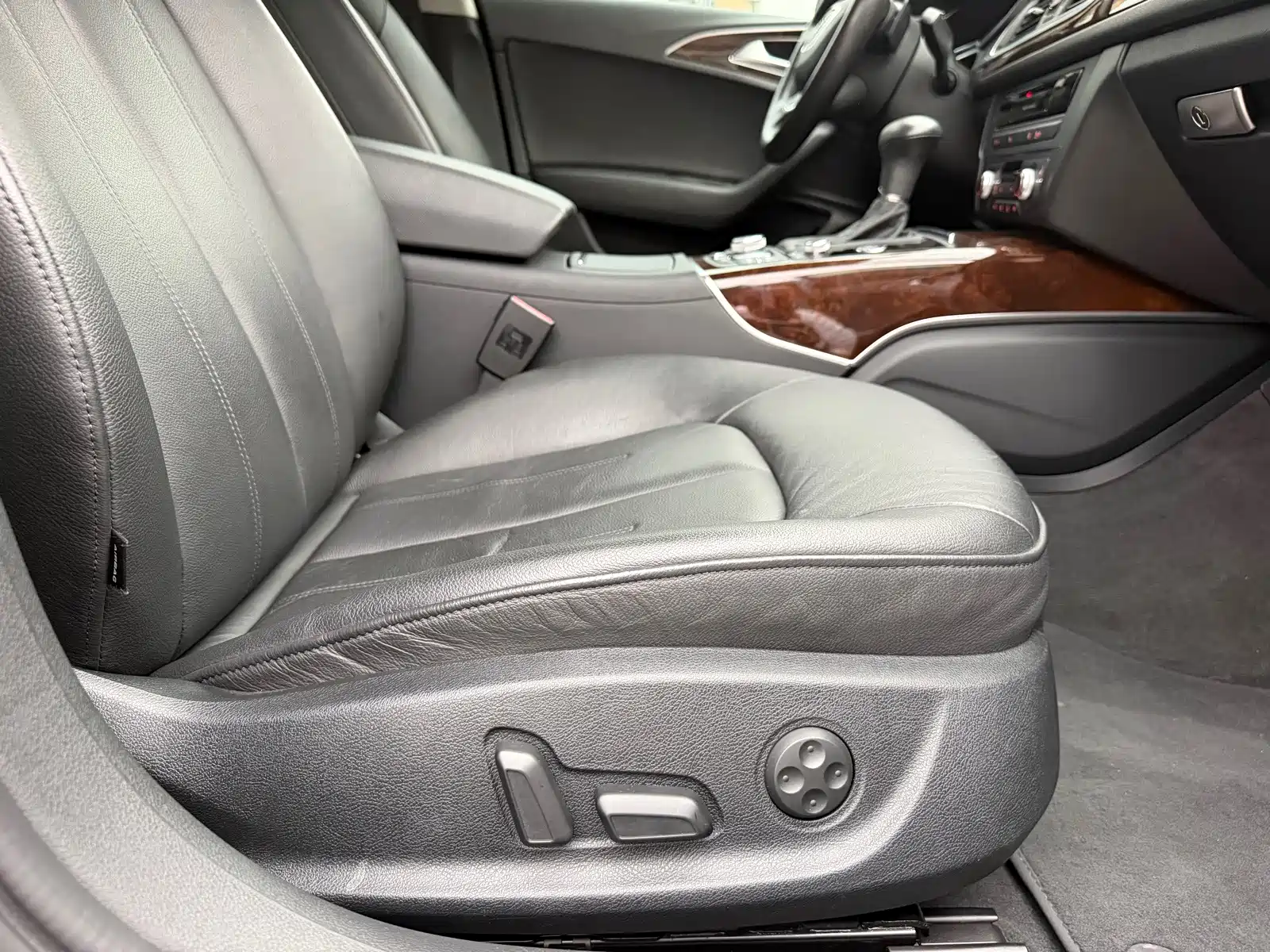 Фото 10 - Audi A6L