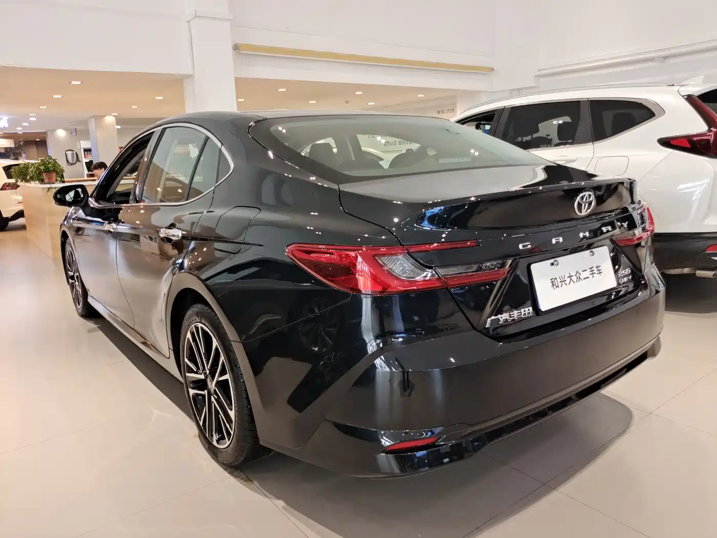 Photo 5 - Toyota Camry