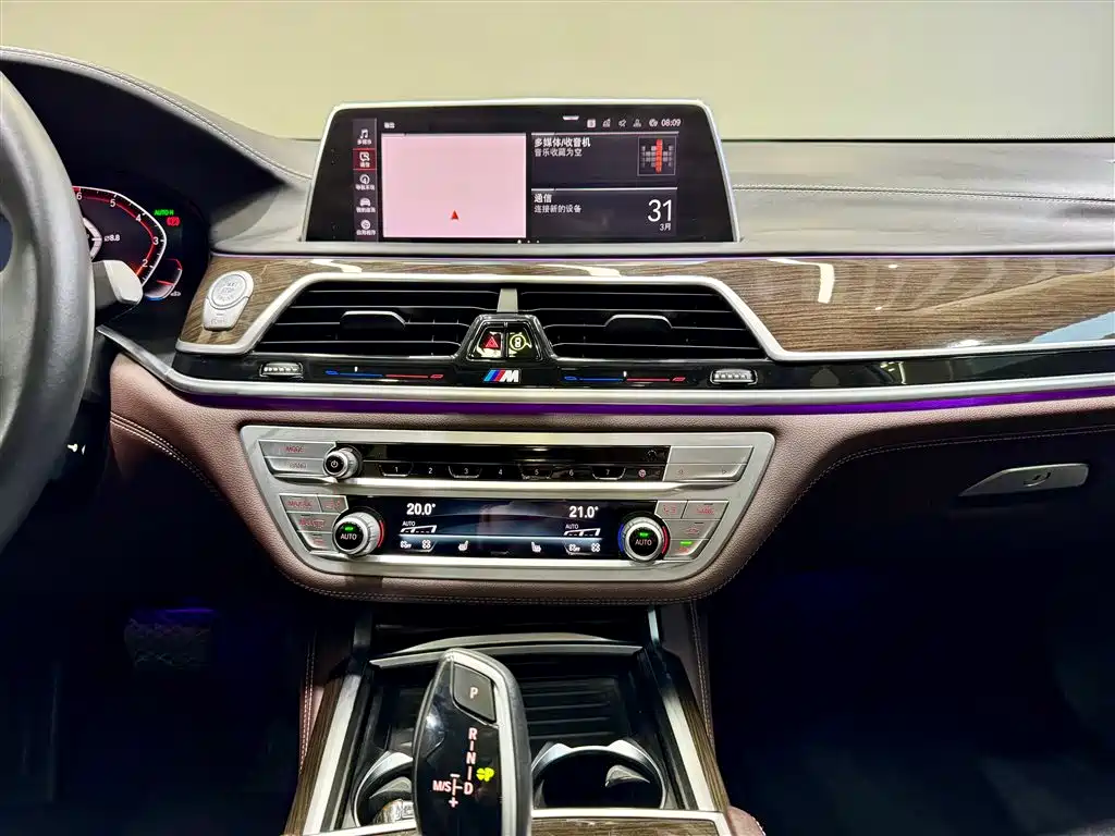 BMW 7 Series 2019 730Li Luxury Package фото 30