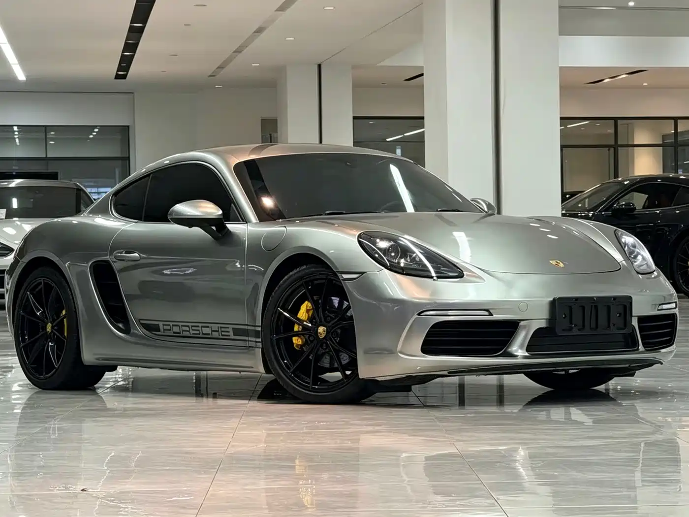 Porsche 718 2018 Cayman 2.0T фото 3