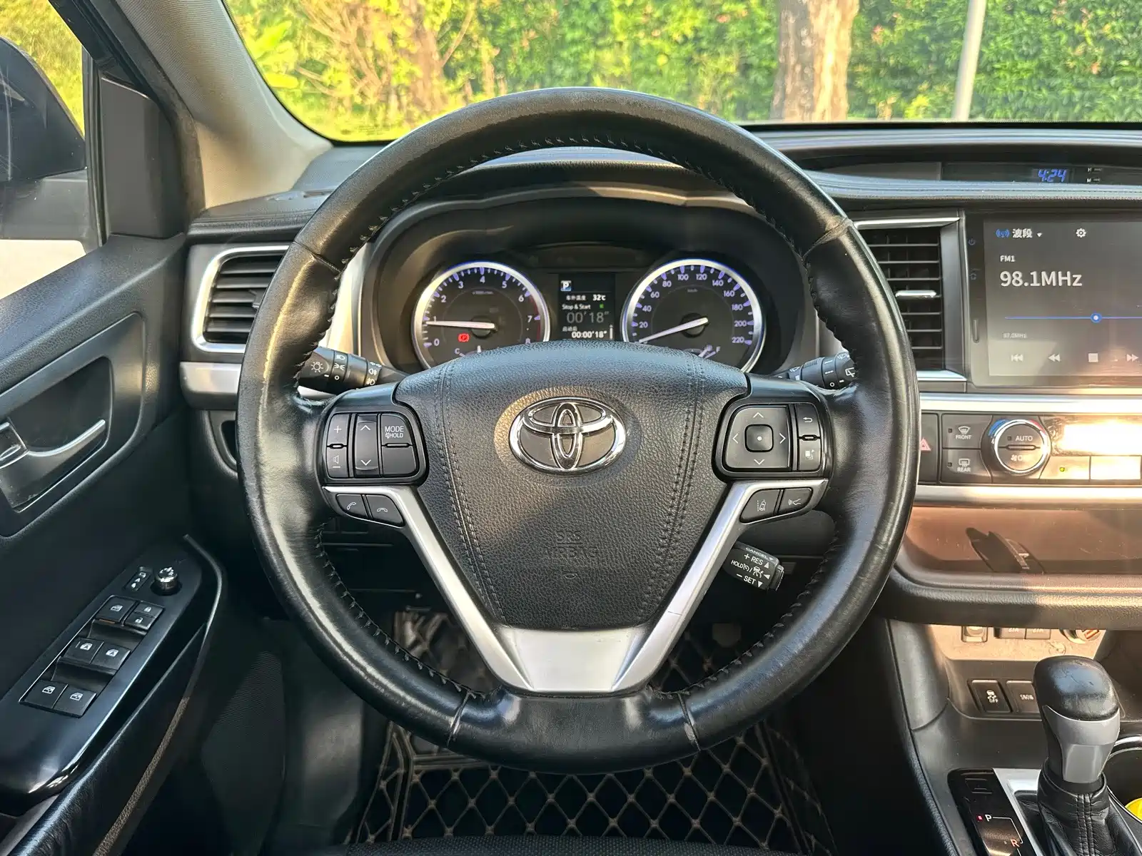 Photo 10 - Toyota Highlander