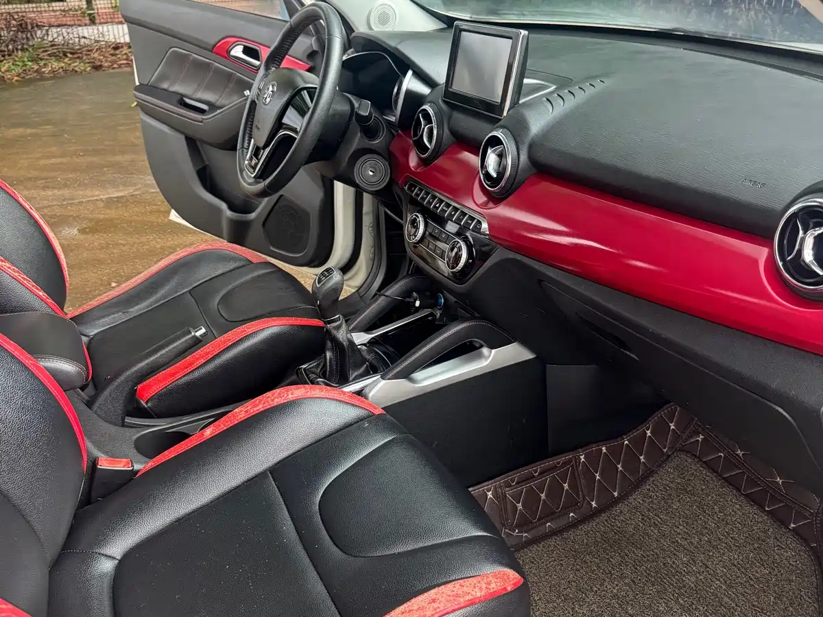 Фото 9 - BAIC Senova X35