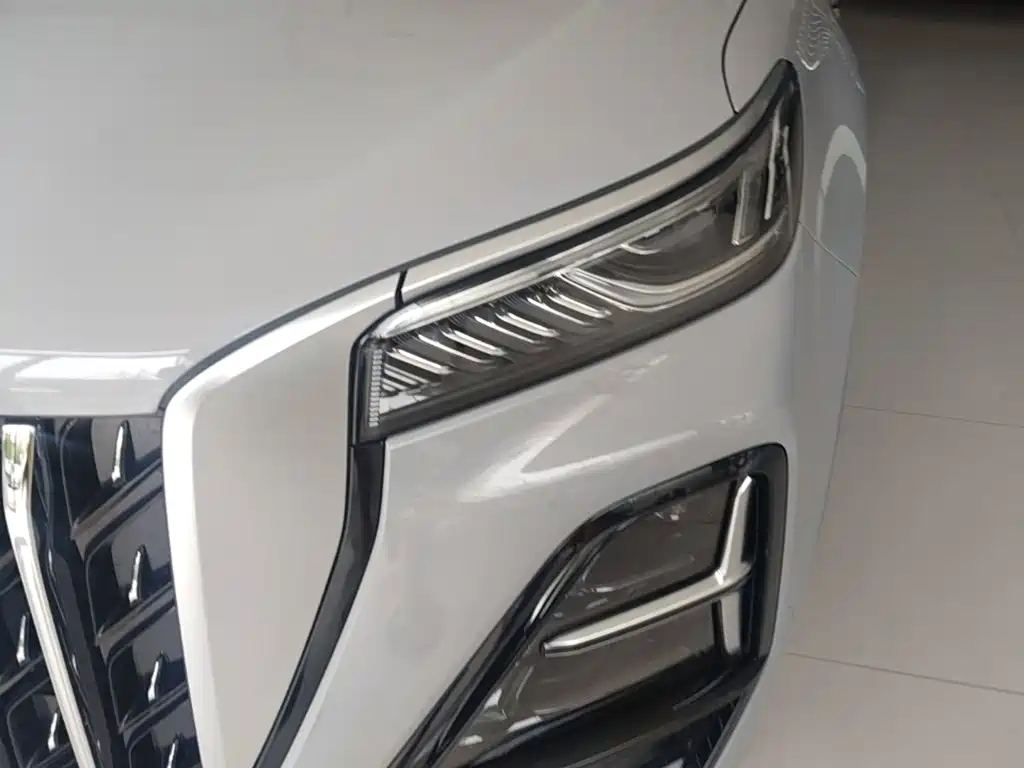 Hongqi HS5 2025 2025 2.0T 4WD Qixiang Pro