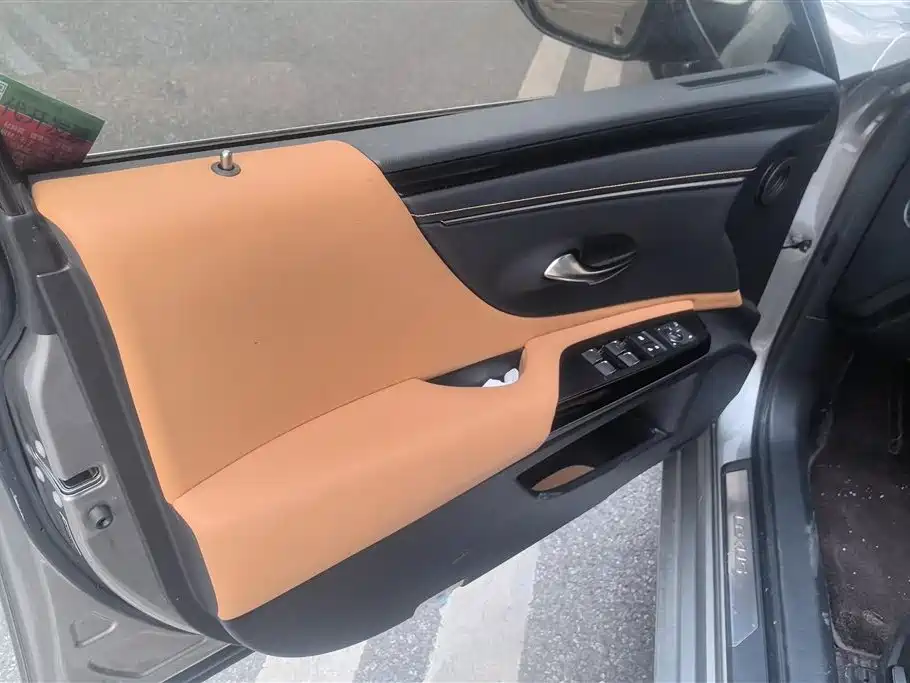 Lexus ES 2023 200 Excellence Edition фото 7