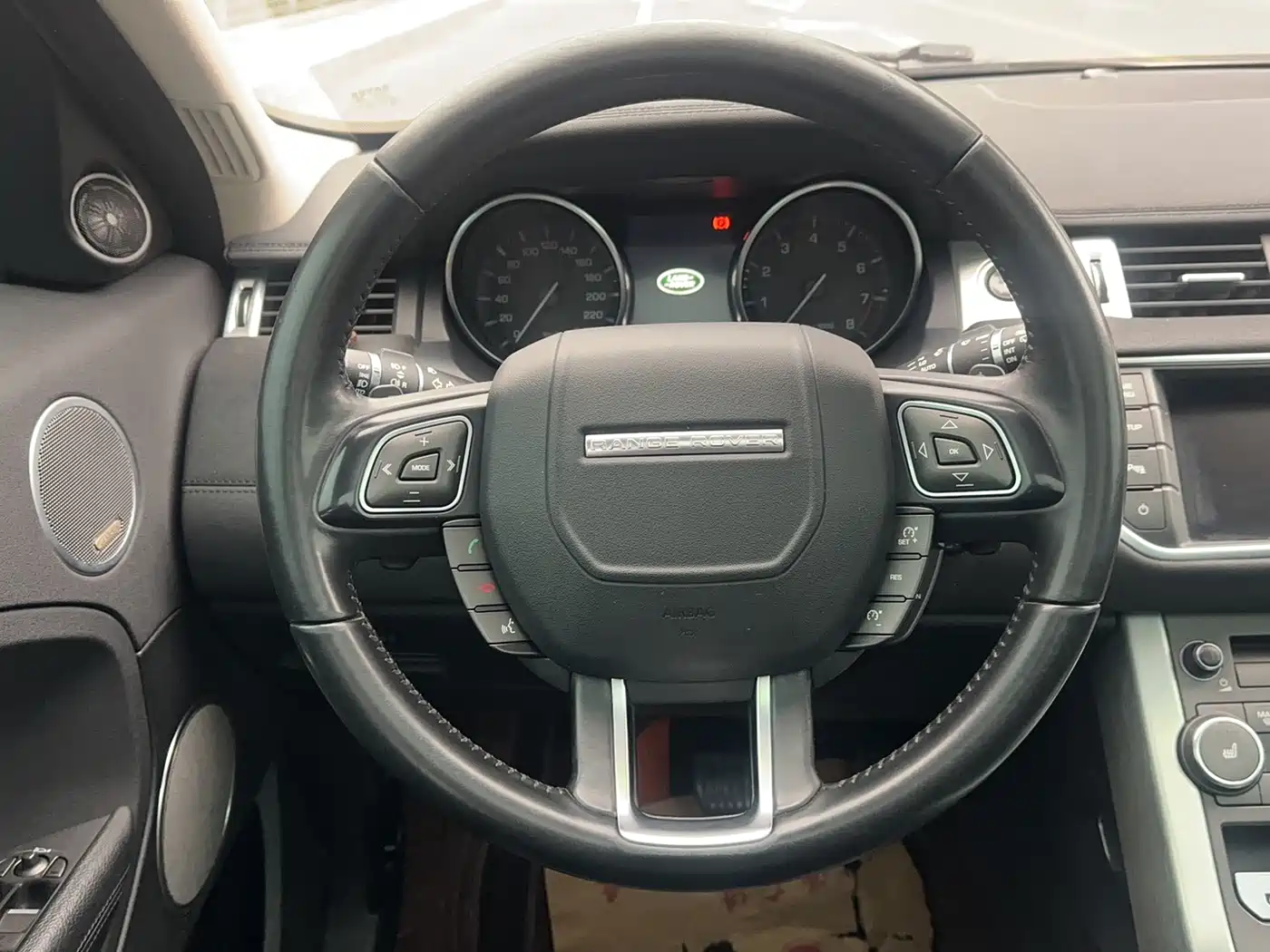 Land Rover Range Rover Evoque 2015 2.0T 5-Door Intelligent Edition фото 17