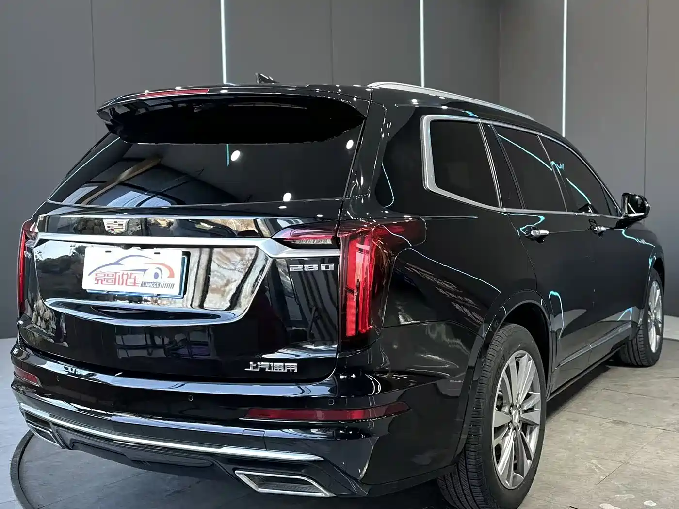 CADILLAC XT6