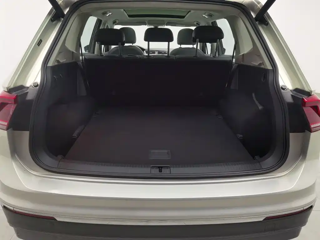 Фото 16 - Volkswagen Tiguan L