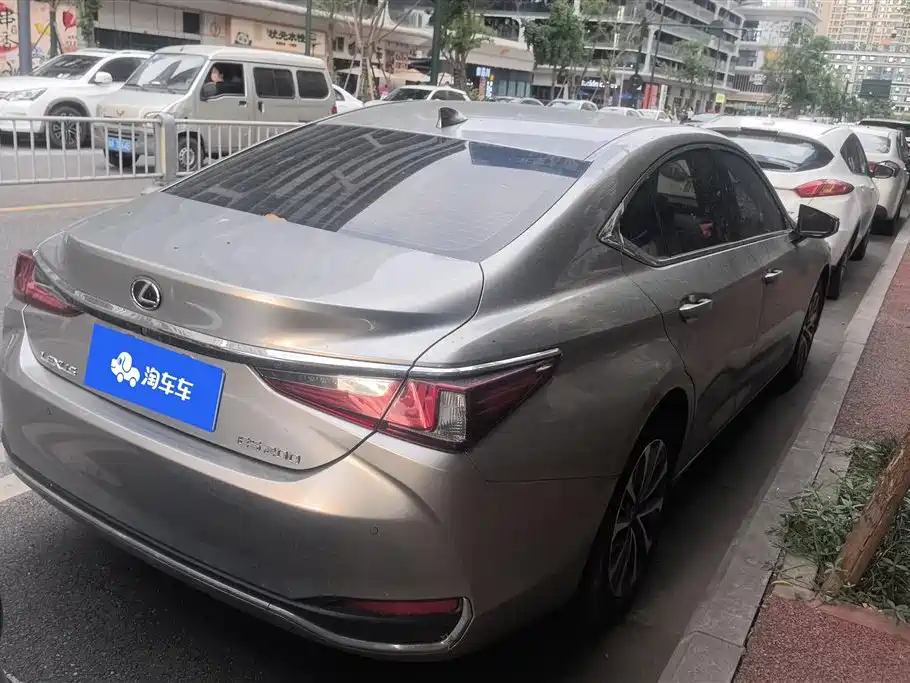 Lexus ES 2023 200 Excellence Edition фото 3