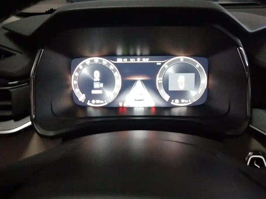 Lynk & Co 06 EM-P 2022 PHEV 84KM Range Pro фото 14