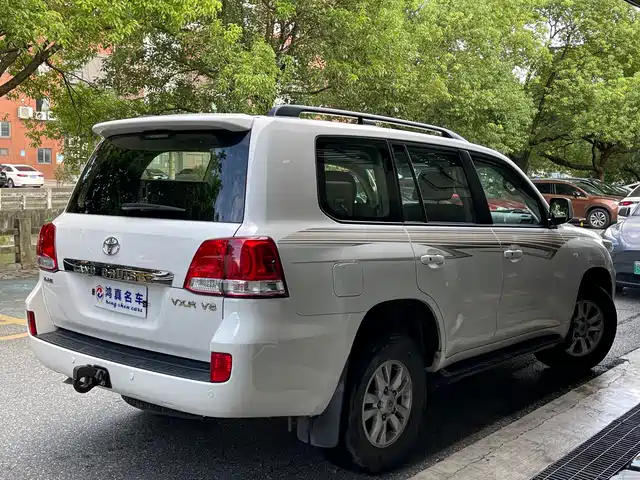 Toyota Land Cruiser 2010 Model 4.7L Automatic VX — фото 5