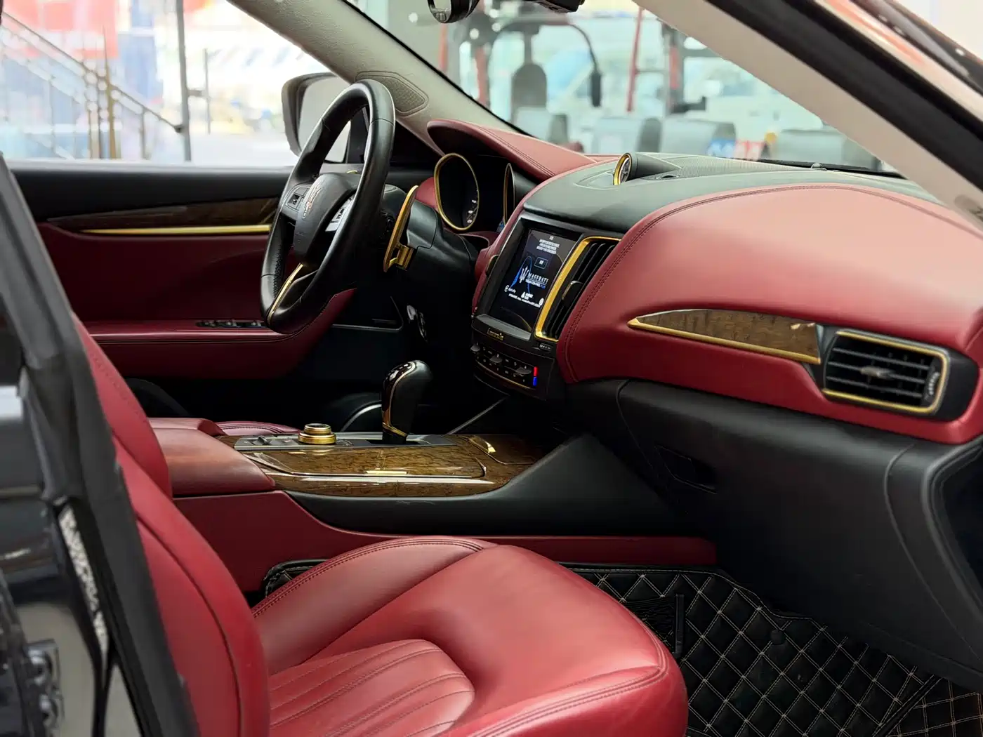 Maserati Levante 2016 3.0T Standard фото 14