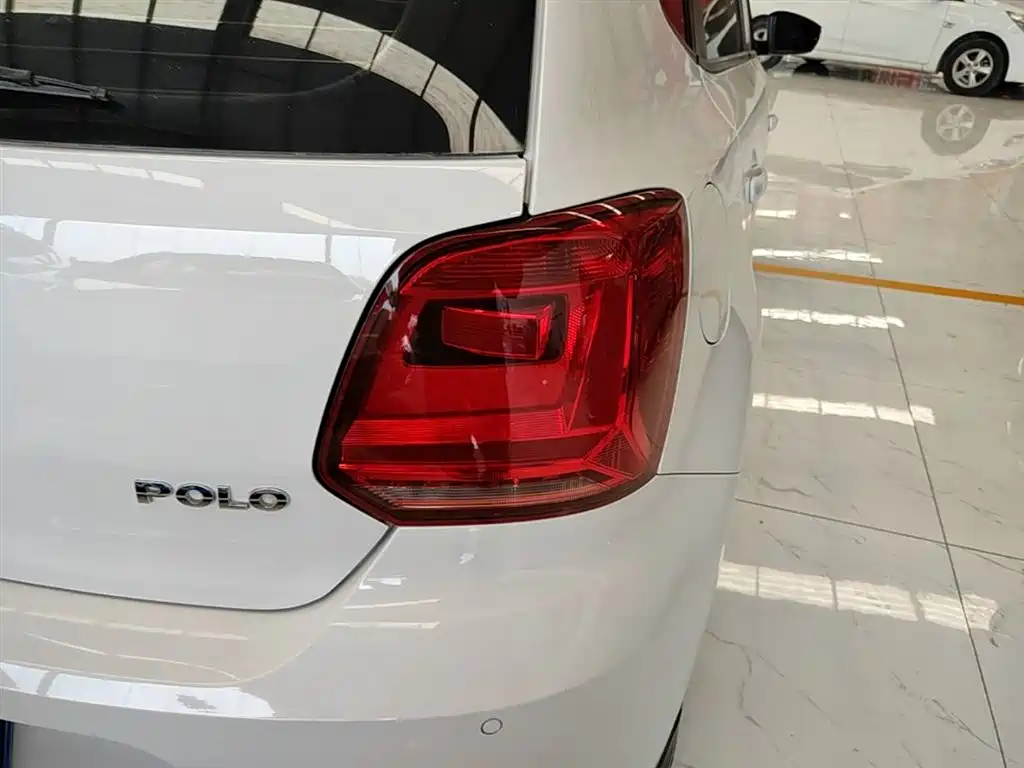 Volkswagen Polo 2014 1.4L Automatic Comfort Edition фото 8