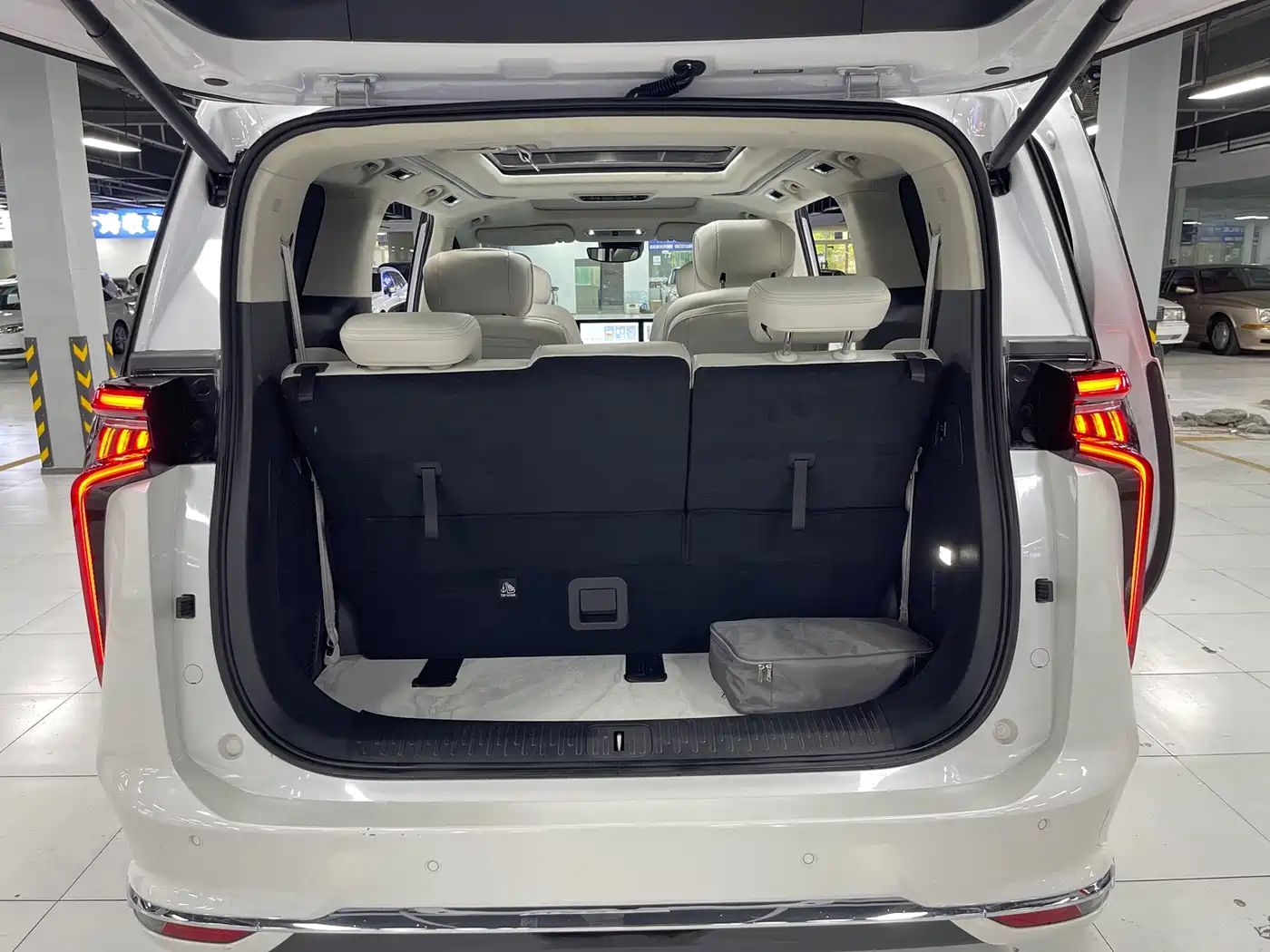 SAIC Maxus Dajia 9 2025 Super Hybrid Ultra-Long-Range Forest Edition 7-Seater фото 10