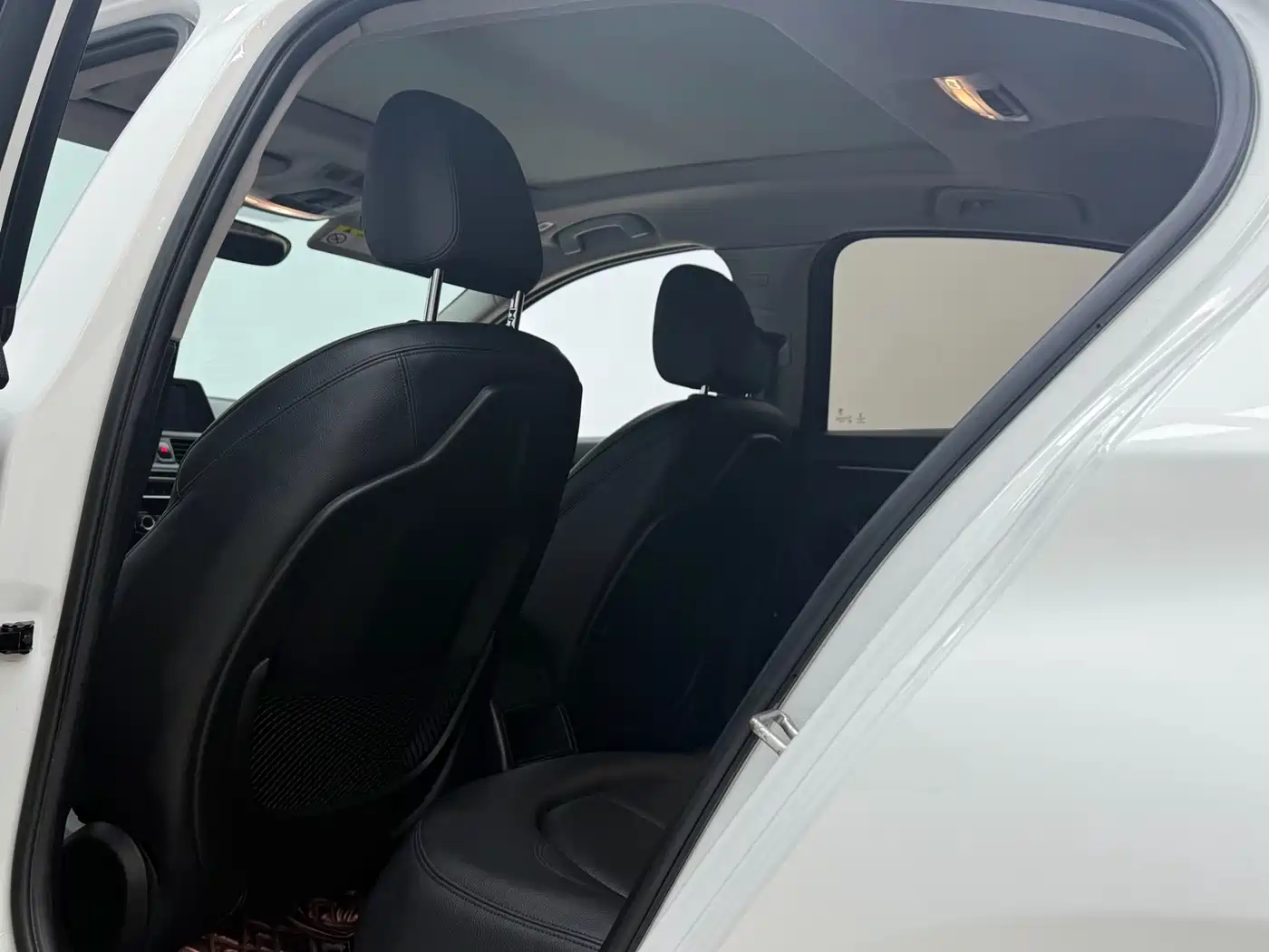 BMW 1 Series 2018 118i Sport Edition фото 7