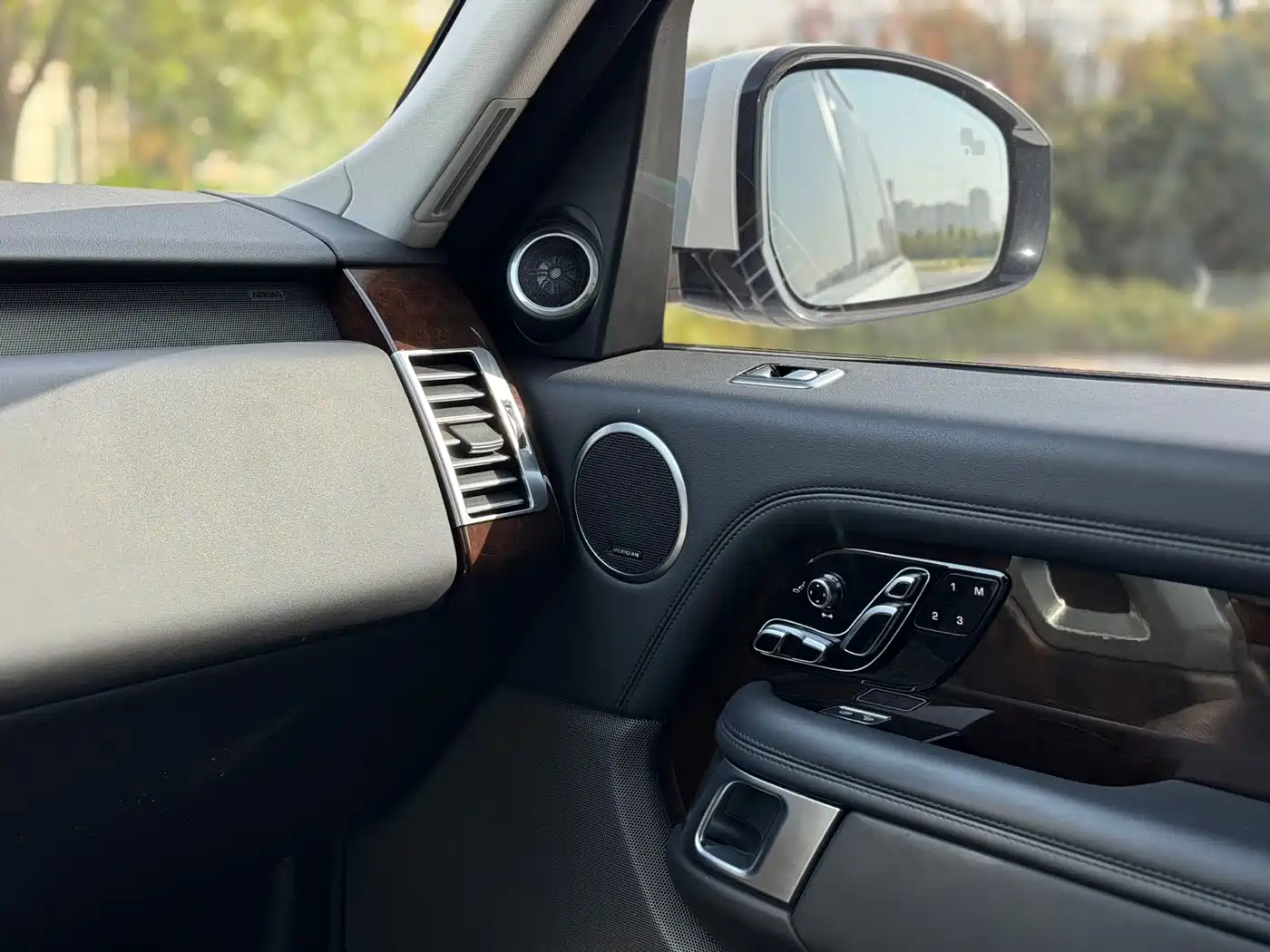 Land Rover Range Rover 2021 3.0 L6 Heritage Edition фото 10
