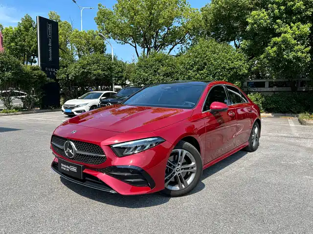 Mercedes-Benz A-Class 2023 A 200 L Fashion — фото 1