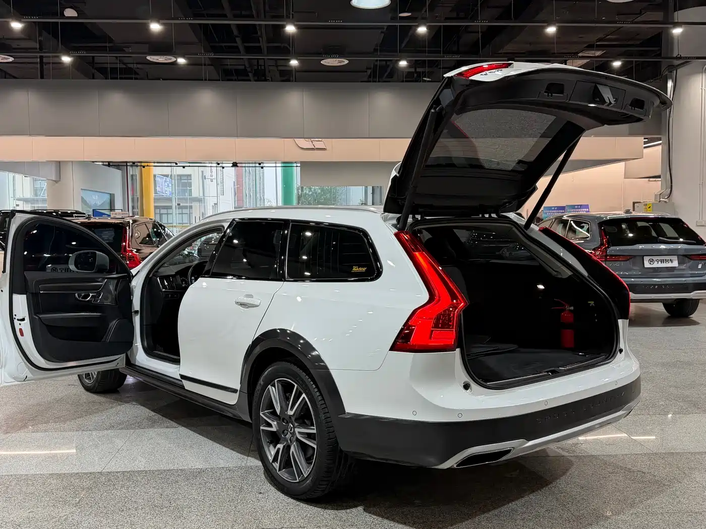 Volvo V90 2018 2017 Cross Country T5 AWD Premium