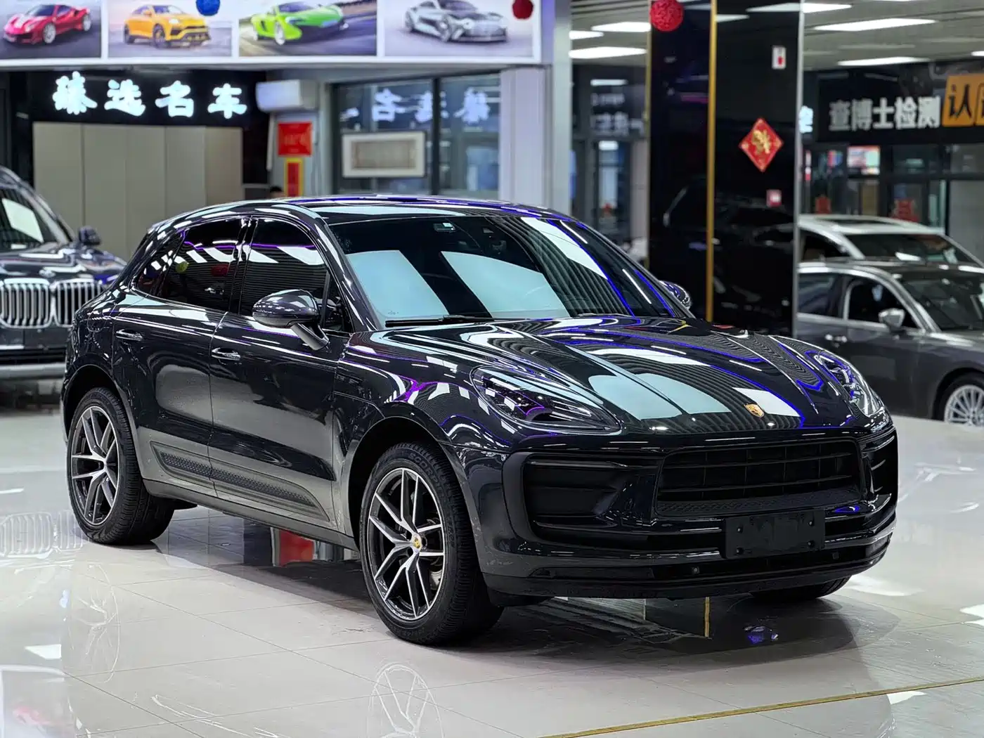 PORSCHE MACAN