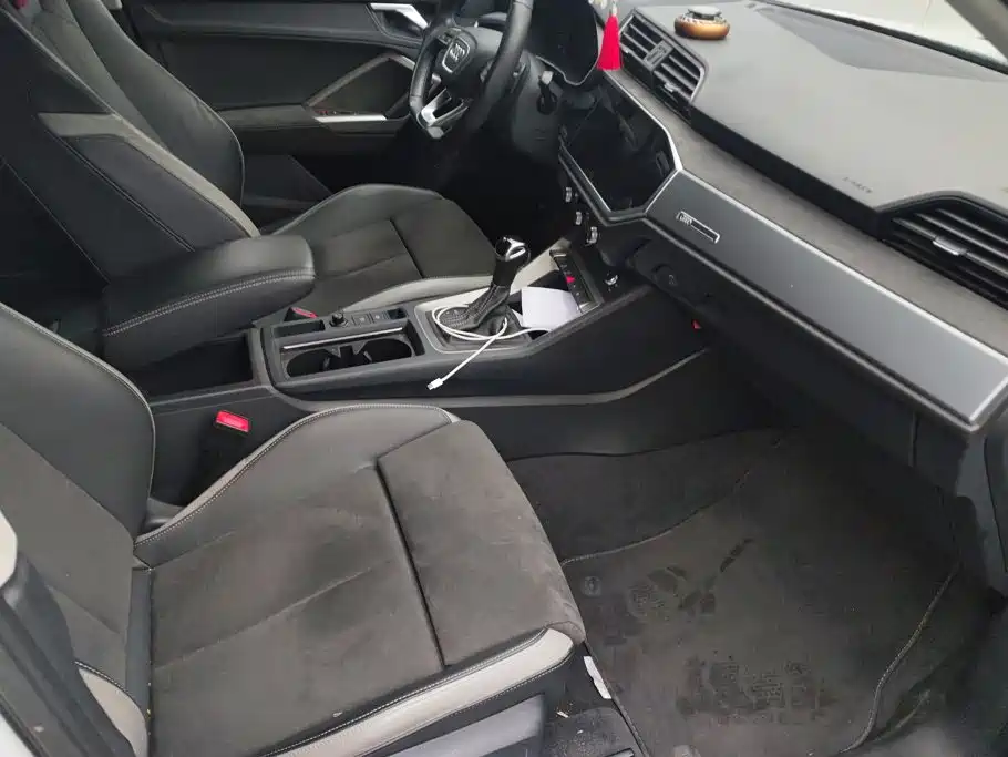 Photo 8 - Audi Q3