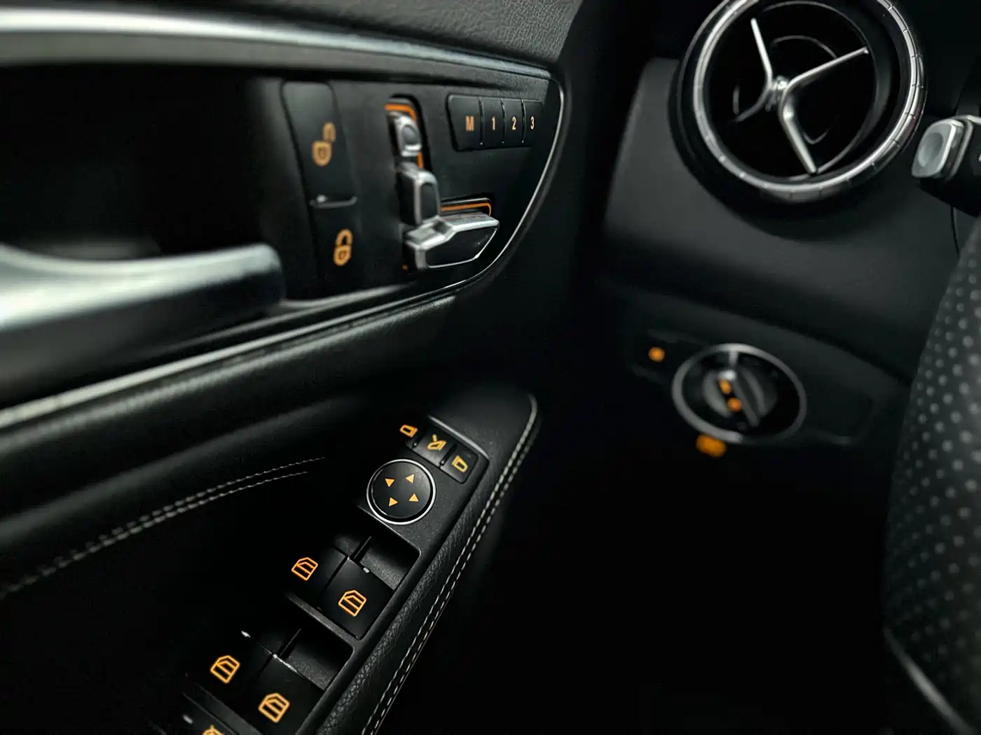 Mercedes-Benz CLA (Import) 2018 CLA 200 Fashion Edition фото 5