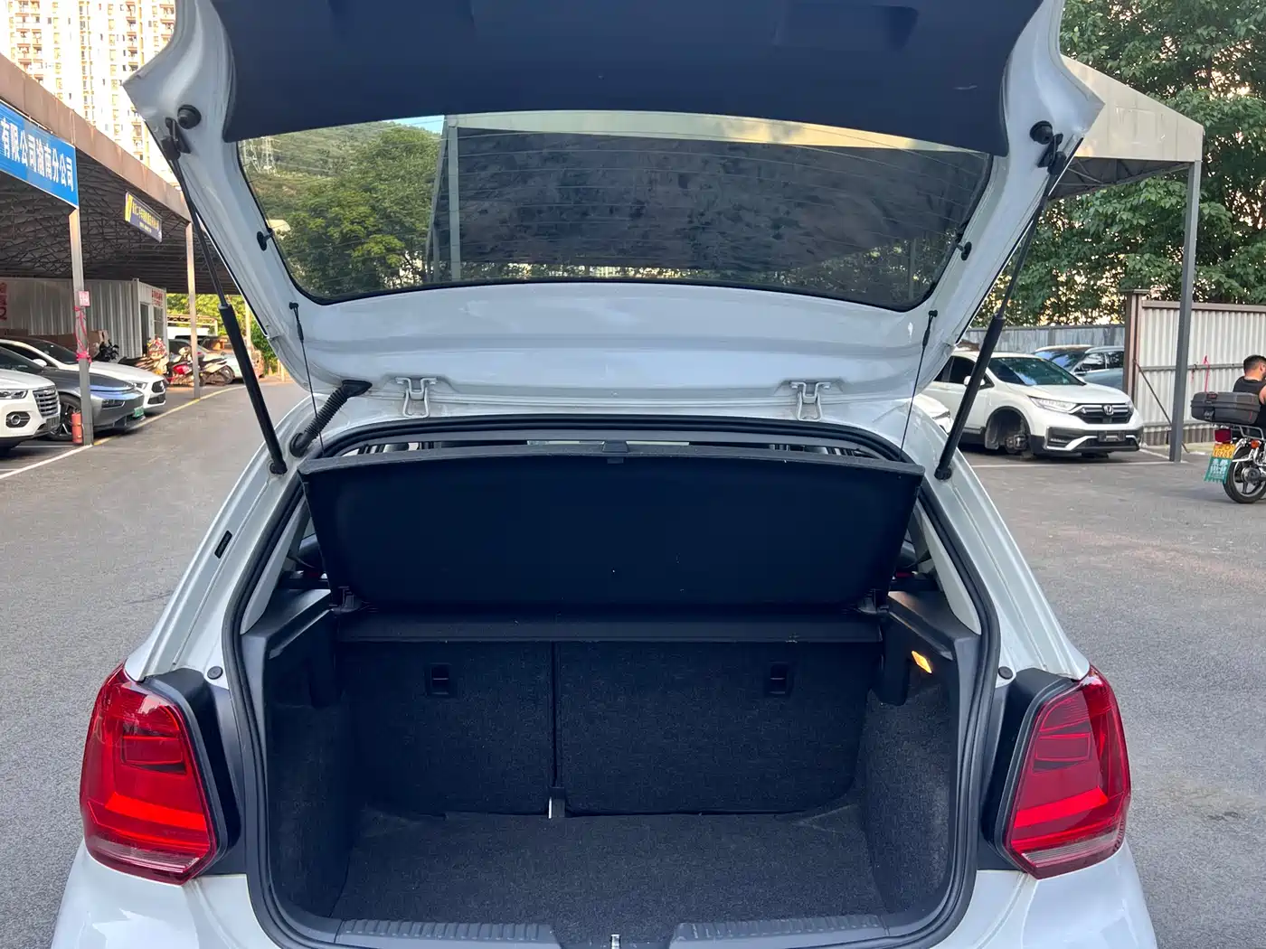 Volkswagen Polo 2016 1.6L Automatic Comfort фото 19