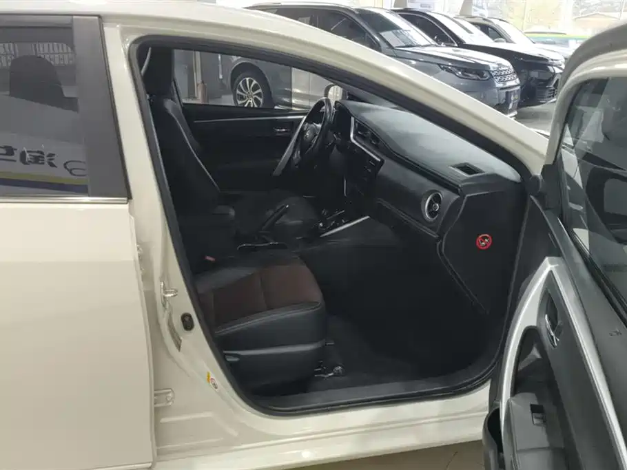 Toyota Corolla 2018 Hybrid 1.8L E-CVT Smart Edition фото 8