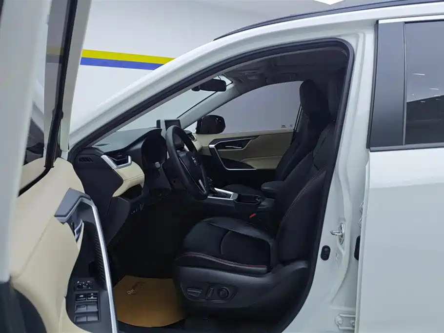 Toyota RAV4 Rongfang 2020 2.0L CVT 2WD Trend Edition фото 9