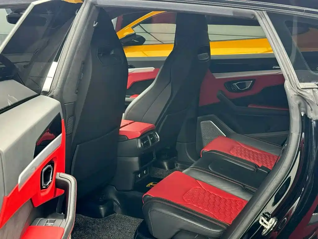 Фото 3 - Lamborghini Urus