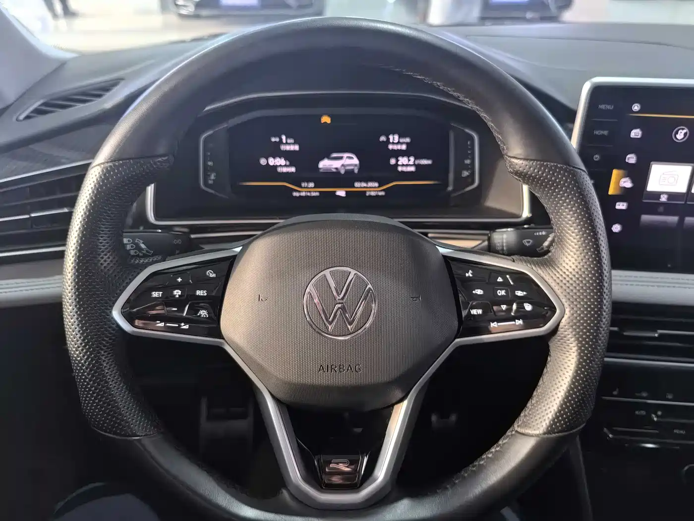 Volkswagen Tiguan L 2022 330TSI Auto 2WD R-Line Premium Edition фото 5