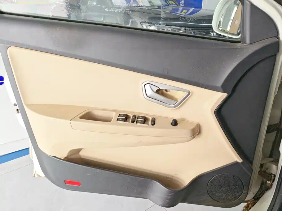 Chery Fengyun 2 2013 2013 Hatchback 1.5L AMT Sharp Edition
